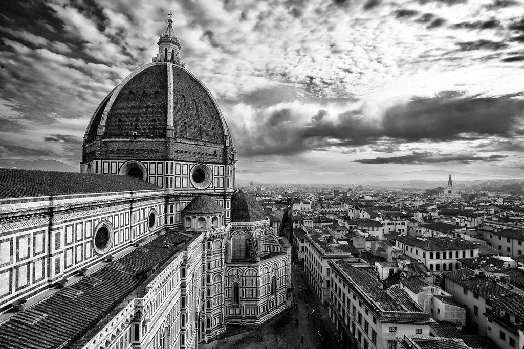 dark Firenze.jpg__PID:0fd4beff-127e-48e7-b871-432427ff7430